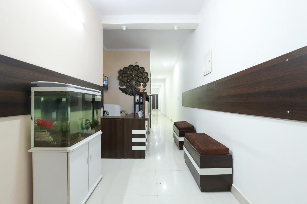 Oyo 77819 Shahdara Inn New Delhi Eksteriør billede